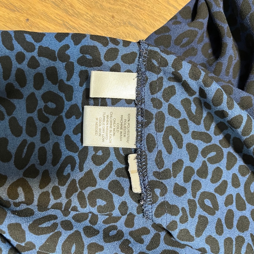 LOFT Navy Leopard Print Blouse – Long Sleeve – Size Medium 🖤 🐆 💙 - Picture 7 of 10